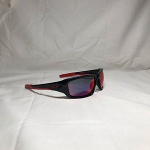 Oakley Valve black with Red.